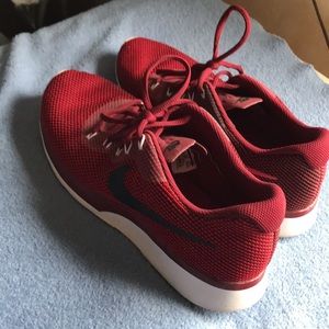 Men’s dark red Nike running shoes - size 9.5
